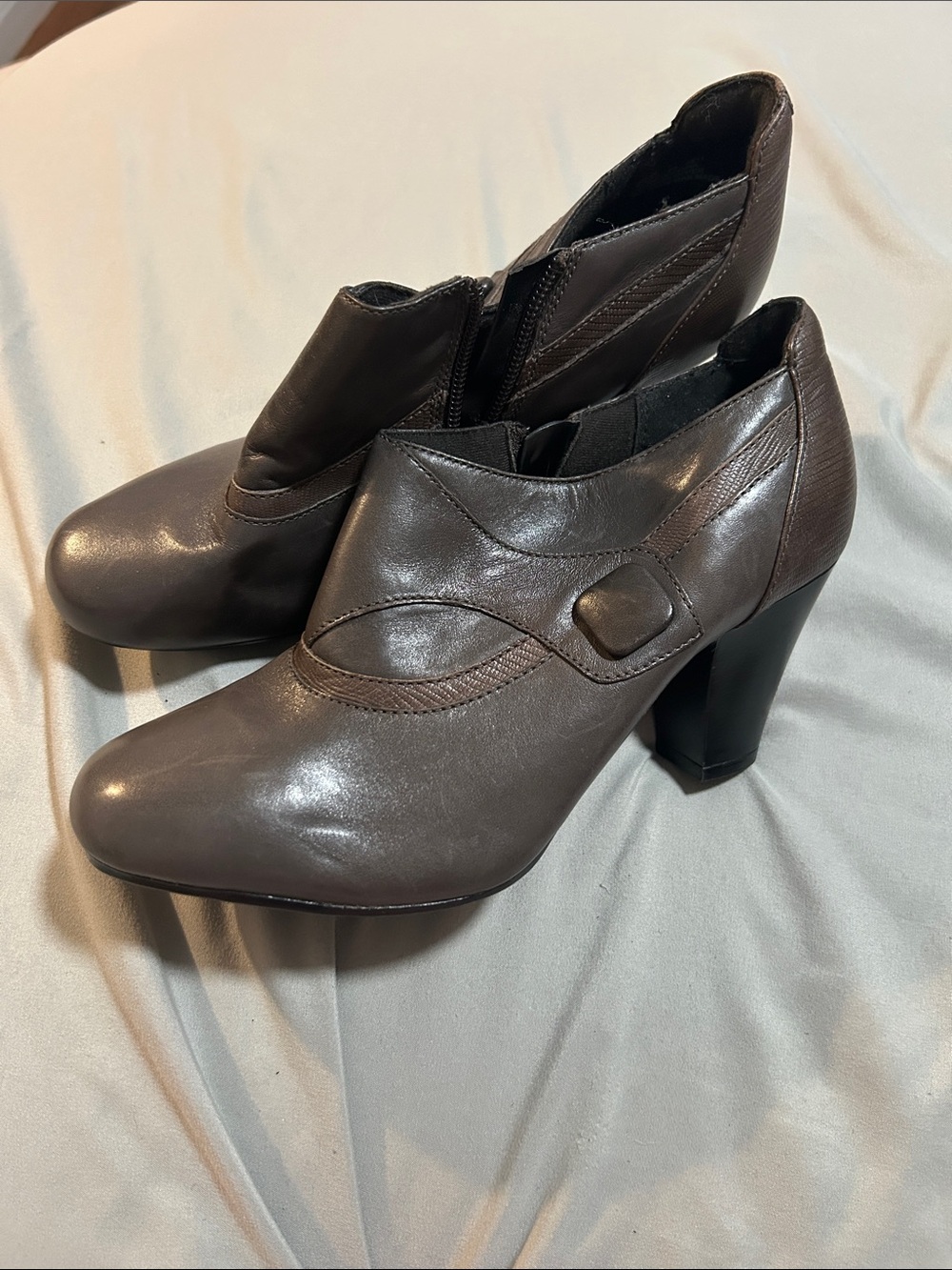 Clarks Grayish Leather Heeled Ankle Booties
